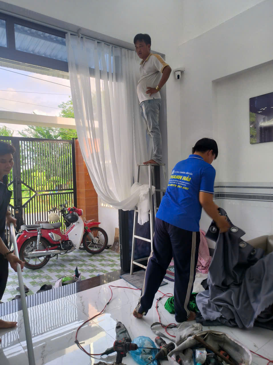 Lắp Rèm Vải 2 Lớp Và Rèm Tổ Ong 2 Trong 1 Tại Tân Hộ Cơ, Đồng Tháp