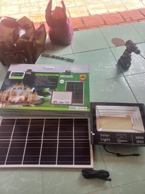 Thanh Hải chuyên cung cấp và lắp đặt đèn năng lượng mặt trời 300W tại Gia Vàm, Đồng Tháp. Khảo sát tận nơi, lắp đặt chuyên nghiệp, tiết kiệm điện, chiếu sáng sân vườn, cổng nhà và khuôn viên. Liên hệ 0979 561 630.