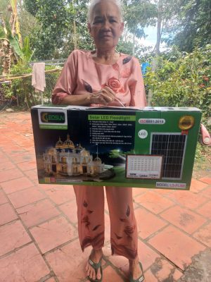 Thanh Hải chuyên cung cấp và lắp đặt đèn năng lượng mặt trời 300W tại Gia Vàm, Đồng Tháp. Khảo sát tận nơi, lắp đặt chuyên nghiệp, tiết kiệm điện, chiếu sáng sân vườn, cổng nhà và khuôn viên. Liên hệ 0979 561 630.